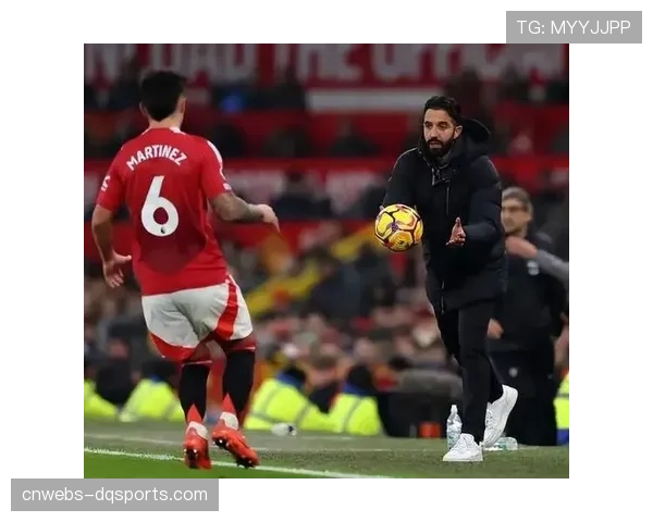 官方:曼联中卫利桑德罗·马丁内斯因应力性骨折赛季报销